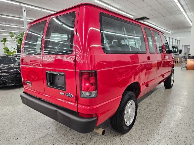 2011 Ford E-350 XL photo 2