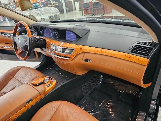 Mercedes-Benz S-Class 4dr Sdn 5.5L V12 RWD 2007