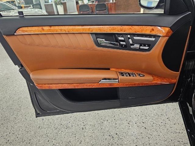 Mercedes-Benz S-Class 4dr Sdn 5.5L V12 RWD 2007