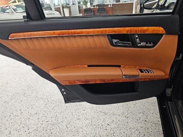 Mercedes-Benz S-Class 4dr Sdn 5.5L V12 RWD 2007