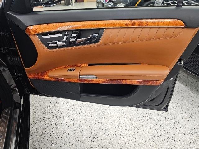 Mercedes-Benz S-Class 4dr Sdn 5.5L V12 RWD 2007