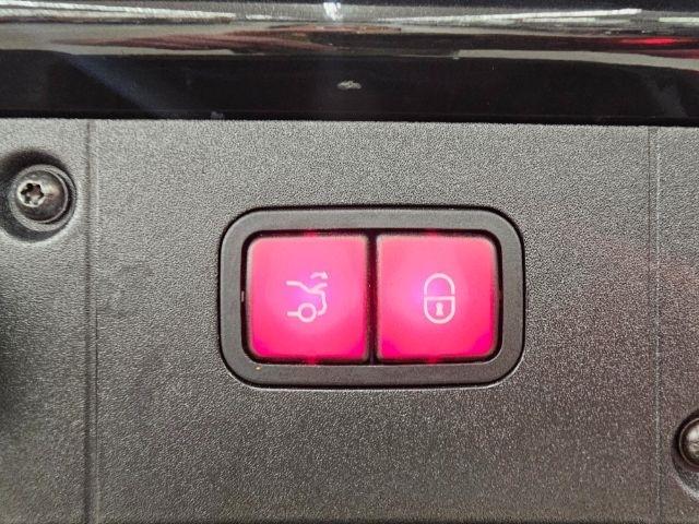 Mercedes-Benz S-Class 4dr Sdn 5.5L V12 RWD 2007