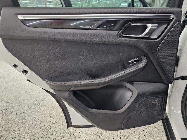 Porsche Macan AWD 4dr S 2016 Porsche Macan AWD 4dr S 2016