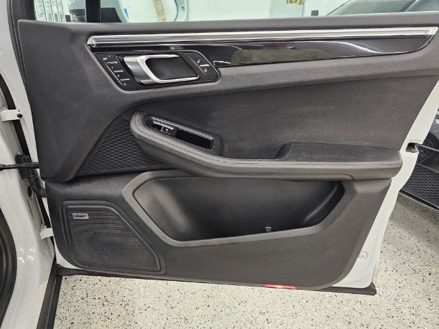 Porsche Macan AWD 4dr S 2016 Porsche Macan AWD 4dr S 2016