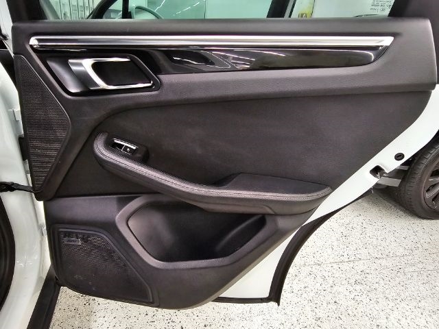 Porsche Macan AWD 4dr S 2016 Porsche Macan AWD 4dr S 2016