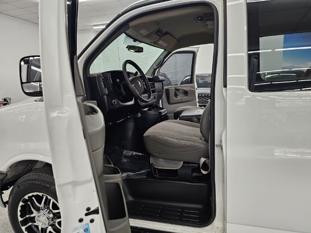 Chevrolet Express Passenger RWD 3500 155" 1LT 2012 Chevrolet Express Passenger RWD 3500 155" 1LT 2012