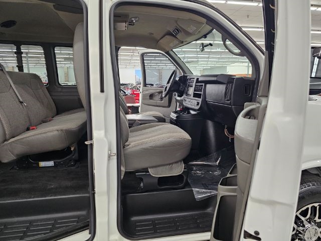 Chevrolet Express Passenger RWD 3500 155" 1LT 2012 Chevrolet Express Passenger RWD 3500 155" 1LT 2012