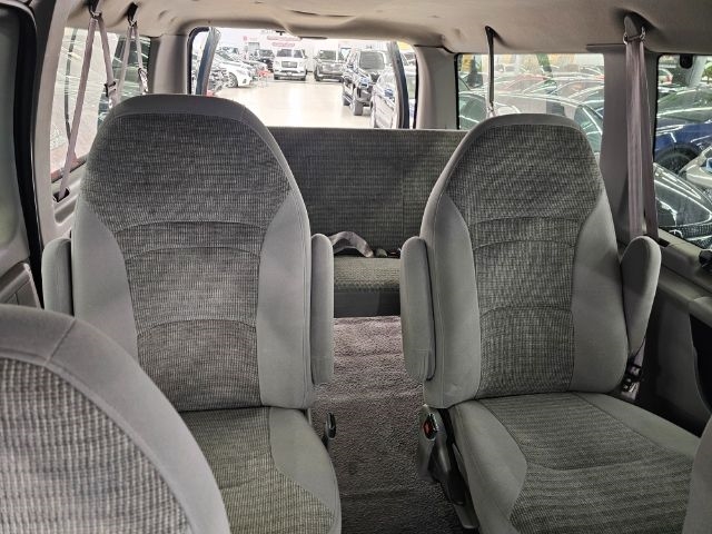 Ford Econoline Wagon E-150 XLT 2000 Ford Econoline Wagon E-150 XLT 2000