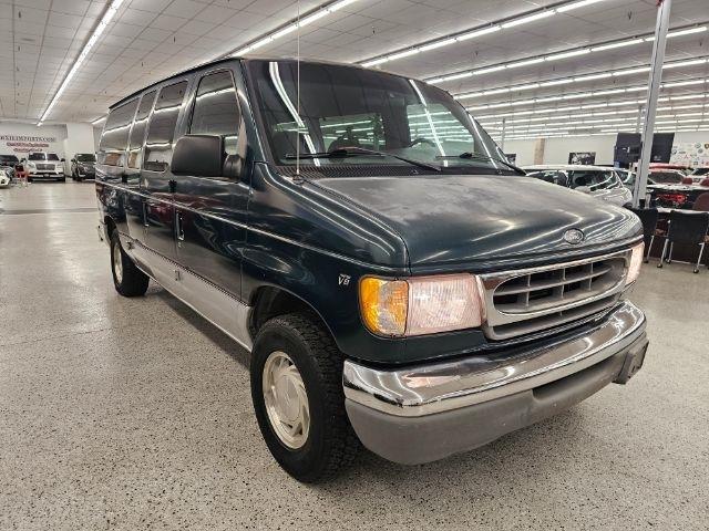 Ford Econoline Wagon E-150 XLT 2000