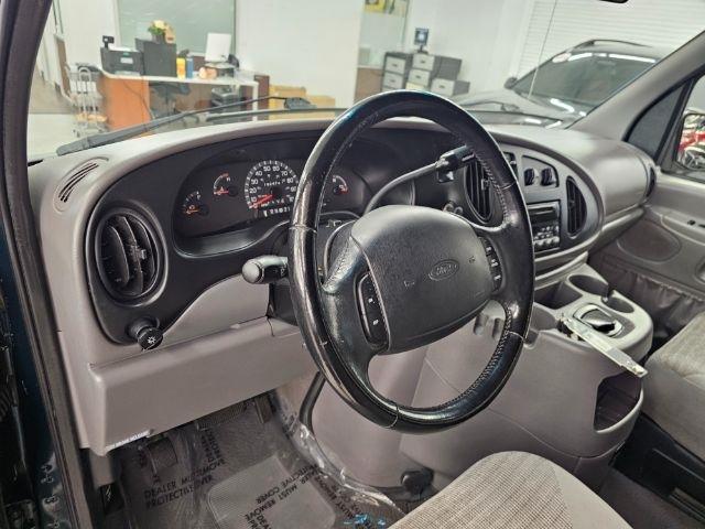 Ford Econoline Wagon E-150 XLT 2000