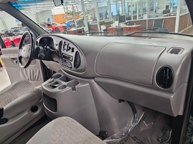 Ford Econoline Wagon E-150 XLT 2000