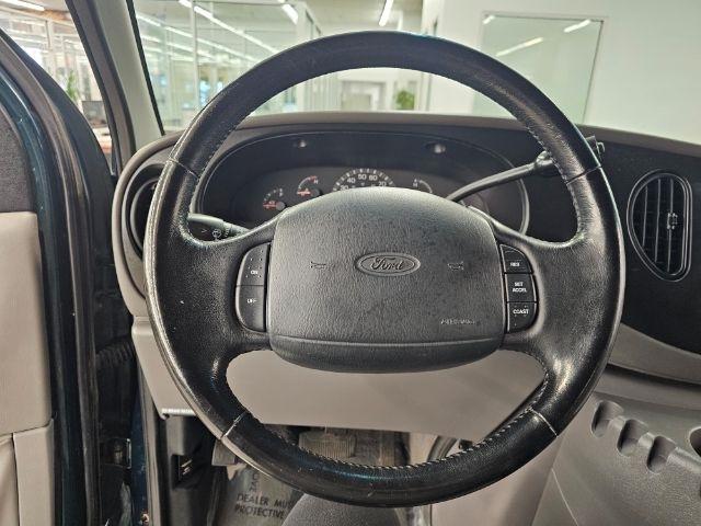 Ford Econoline Wagon E-150 XLT 2000