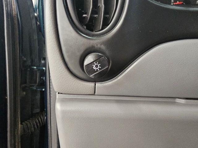 Ford Econoline Wagon E-150 XLT 2000