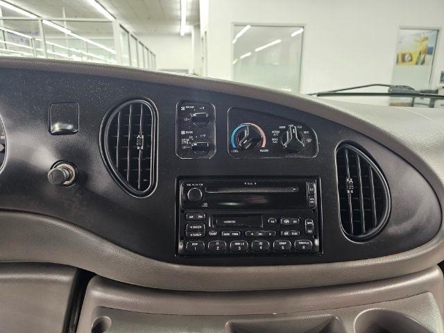 Ford Econoline Wagon E-150 XLT 2000