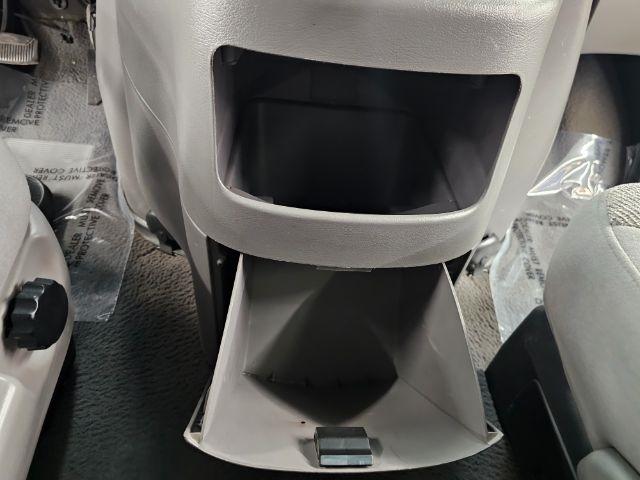 Ford Econoline Wagon E-150 XLT 2000