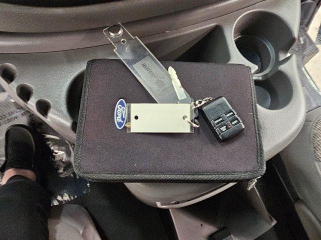 Ford Econoline Wagon E-150 XLT 2000