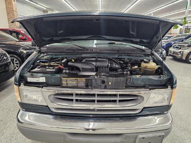 Ford Econoline Wagon E-150 XLT 2000