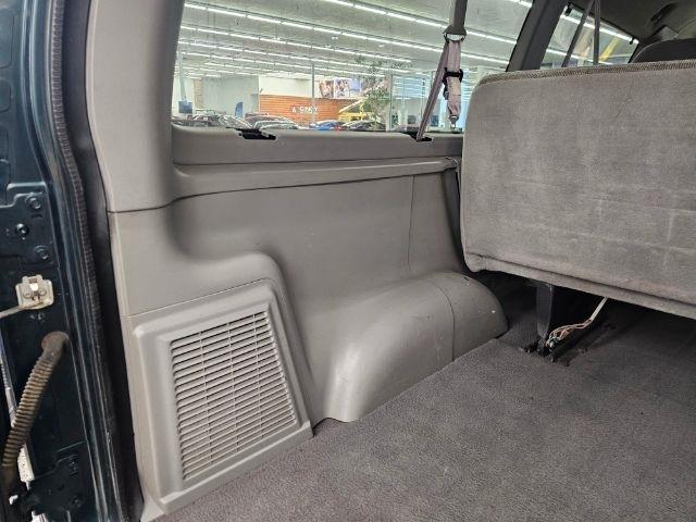 Ford Econoline Wagon E-150 XLT 2000