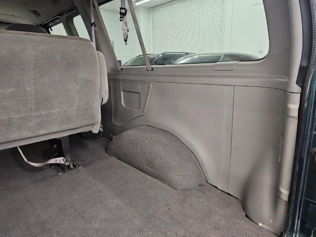 Ford Econoline Wagon E-150 XLT 2000