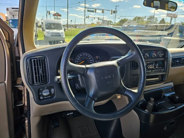GMC Savana Passenger 2500 135" WB 2000 GMC Savana Passenger 2500 135" WB 2000