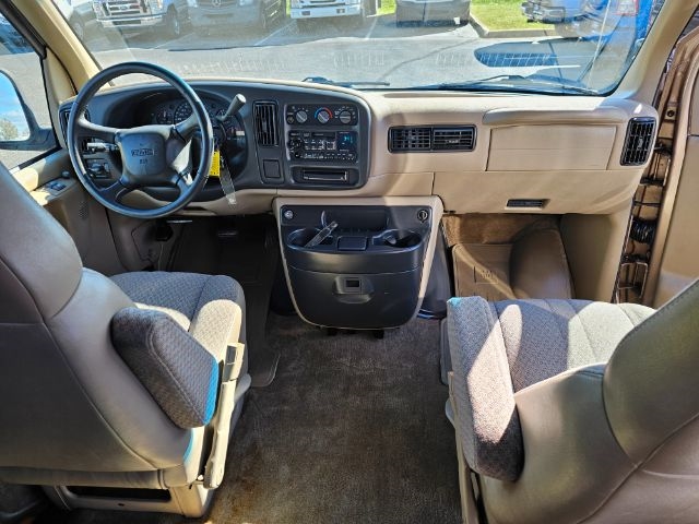 GMC Savana Passenger 2500 135" WB 2000 GMC Savana Passenger 2500 135" WB 2000