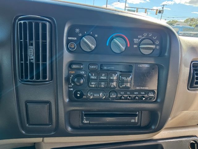 GMC Savana Passenger 2500 135" WB 2000 GMC Savana Passenger 2500 135" WB 2000