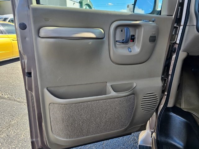 GMC Savana Passenger 2500 135" WB 2000 GMC Savana Passenger 2500 135" WB 2000