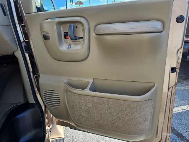 GMC Savana Passenger 2500 135" WB 2000 GMC Savana Passenger 2500 135" WB 2000