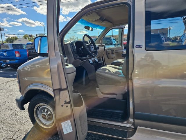 GMC Savana Passenger 2500 135" WB 2000 GMC Savana Passenger 2500 135" WB 2000