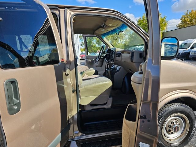 GMC Savana Passenger 2500 135" WB 2000 GMC Savana Passenger 2500 135" WB 2000