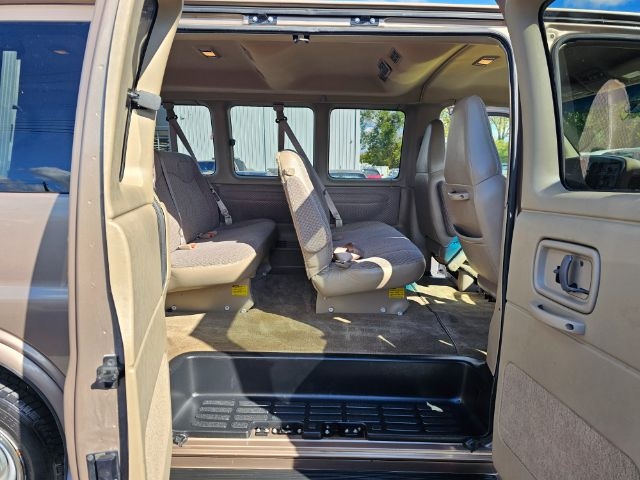 GMC Savana Passenger 2500 135" WB 2000 GMC Savana Passenger 2500 135" WB 2000