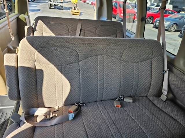 GMC Savana Passenger 2500 135" WB 2000 GMC Savana Passenger 2500 135" WB 2000