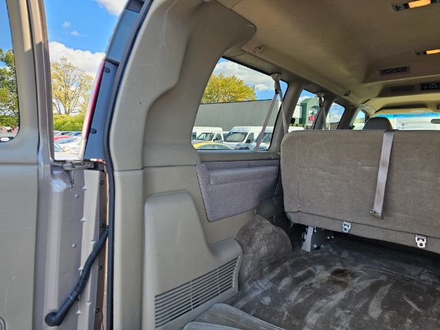 GMC Savana Passenger 2500 135" WB 2000 GMC Savana Passenger 2500 135" WB 2000