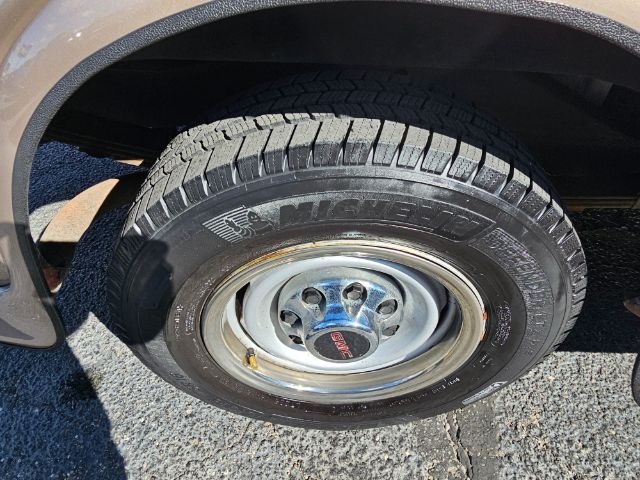 GMC Savana Passenger 2500 135" WB 2000 GMC Savana Passenger 2500 135" WB 2000