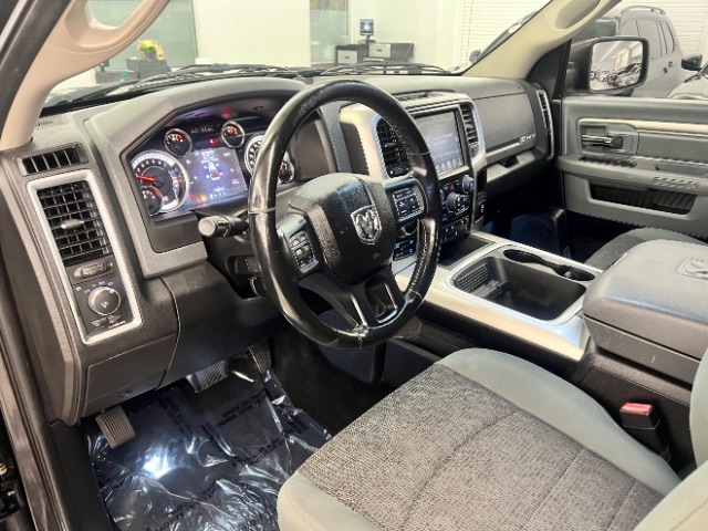 RAM 1500 4WD Crew Cab 140.5" Big Horn 2016 RAM 1500 4WD Crew Cab 140.5" Big Horn 2016