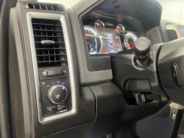 RAM 1500 4WD Crew Cab 140.5" Big Horn 2016 RAM 1500 4WD Crew Cab 140.5" Big Horn 2016