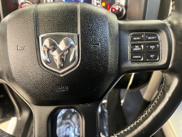 RAM 1500 4WD Crew Cab 140.5" Big Horn 2016 RAM 1500 4WD Crew Cab 140.5" Big Horn 2016