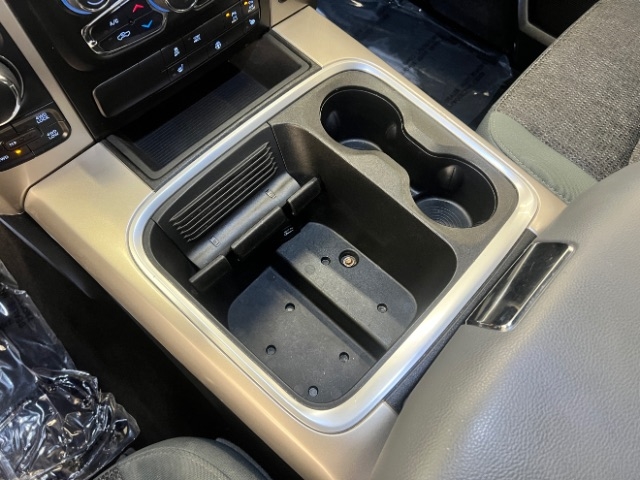 RAM 1500 4WD Crew Cab 140.5" Big Horn 2016 RAM 1500 4WD Crew Cab 140.5" Big Horn 2016