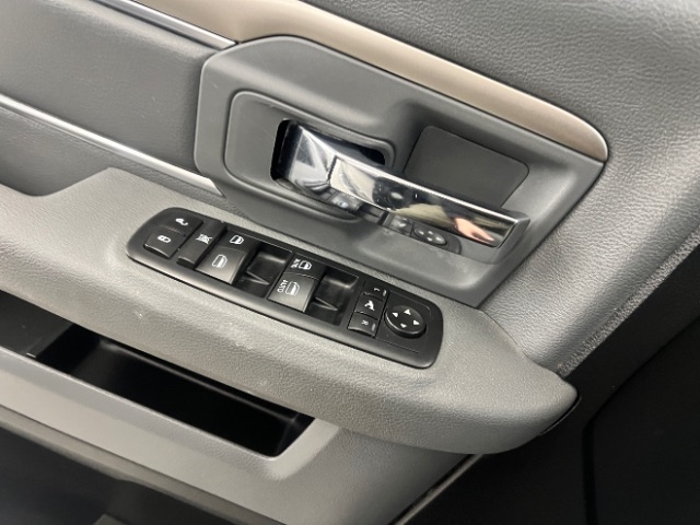 RAM 1500 4WD Crew Cab 140.5" Big Horn 2016 RAM 1500 4WD Crew Cab 140.5" Big Horn 2016