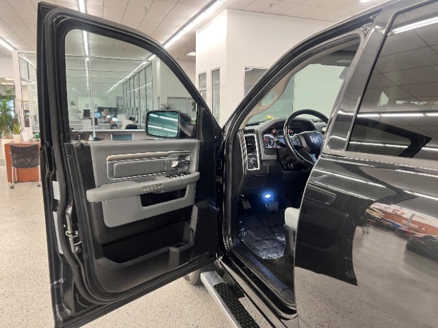 RAM 1500 4WD Crew Cab 140.5" Big Horn 2016 RAM 1500 4WD Crew Cab 140.5" Big Horn 2016