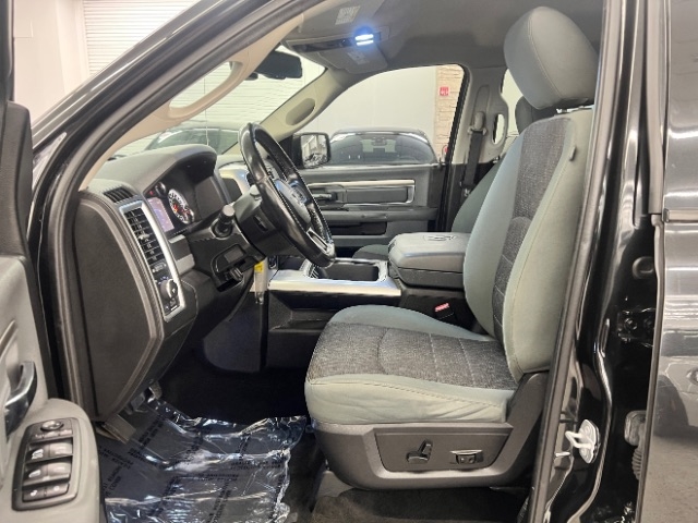 RAM 1500 4WD Crew Cab 140.5" Big Horn 2016 RAM 1500 4WD Crew Cab 140.5" Big Horn 2016