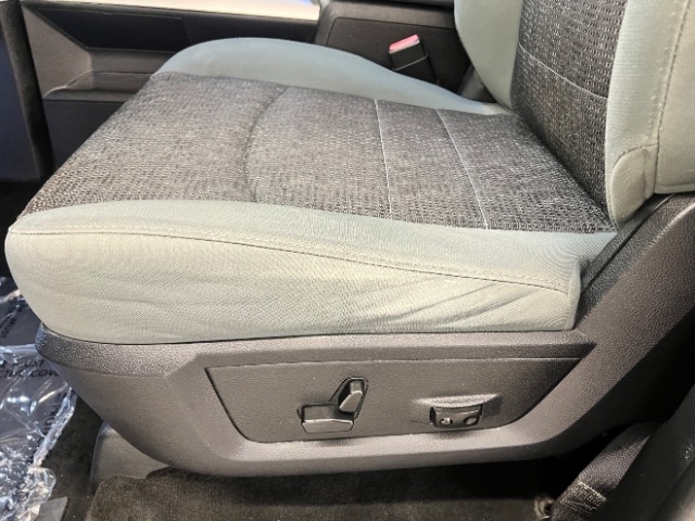 RAM 1500 4WD Crew Cab 140.5" Big Horn 2016 RAM 1500 4WD Crew Cab 140.5" Big Horn 2016