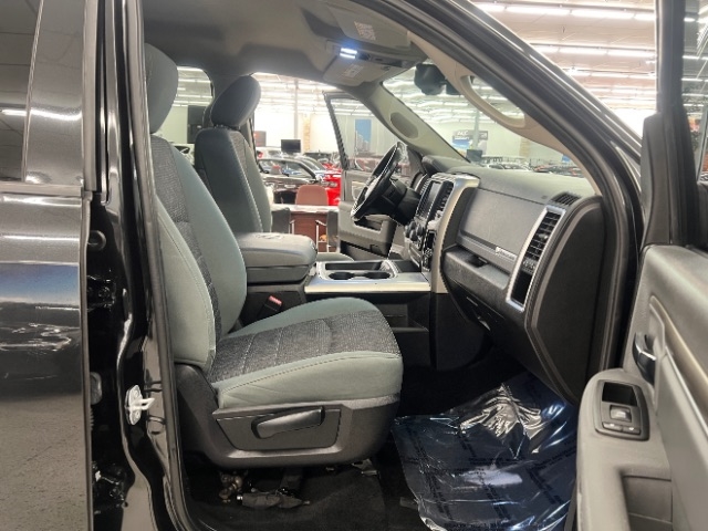 RAM 1500 4WD Crew Cab 140.5" Big Horn 2016 RAM 1500 4WD Crew Cab 140.5" Big Horn 2016