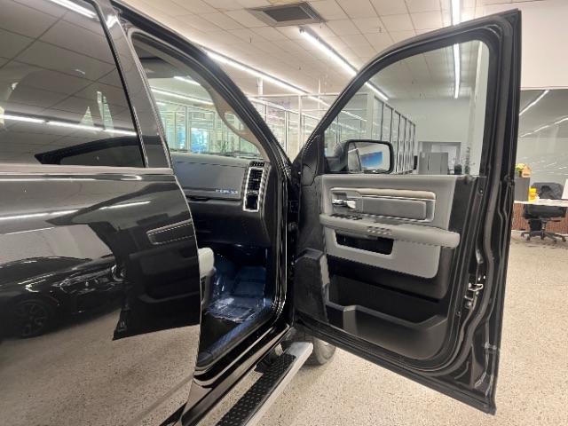 RAM 1500 4WD Crew Cab 140.5" Big Horn 2016 RAM 1500 4WD Crew Cab 140.5" Big Horn 2016