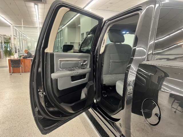 RAM 1500 4WD Crew Cab 140.5" Big Horn 2016 RAM 1500 4WD Crew Cab 140.5" Big Horn 2016