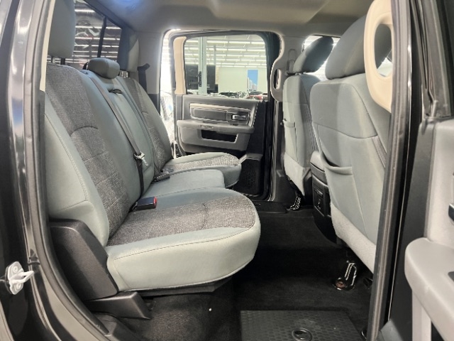 RAM 1500 4WD Crew Cab 140.5" Big Horn 2016 RAM 1500 4WD Crew Cab 140.5" Big Horn 2016