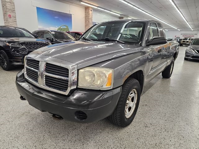 Dodge Dakota 2dr Club Cab 131" WB 4WD ST 2005 Dodge Dakota 2dr Club Cab 131" WB 4WD ST 2005