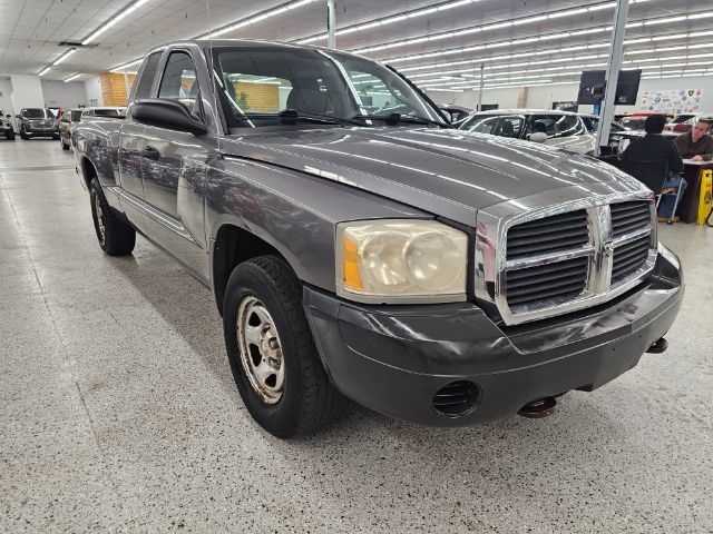 Dodge Dakota 2dr Club Cab 131" WB 4WD ST 2005 Dodge Dakota 2dr Club Cab 131" WB 4WD ST 2005