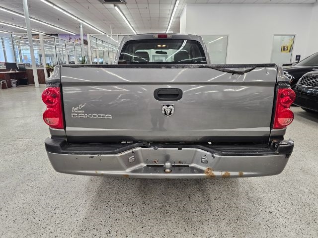 Dodge Dakota 2dr Club Cab 131" WB 4WD ST 2005 Dodge Dakota 2dr Club Cab 131" WB 4WD ST 2005