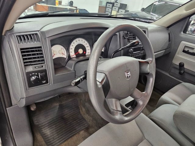 Dodge Dakota 2dr Club Cab 131" WB 4WD ST 2005 Dodge Dakota 2dr Club Cab 131" WB 4WD ST 2005